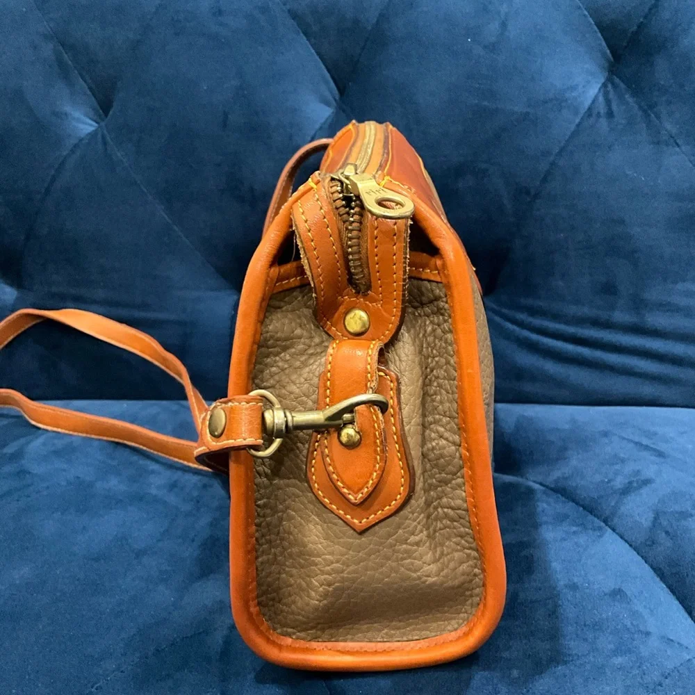 Vintage Dooney and Bourke Taupe Brown All Weather Leather Purse Shoulder Bag